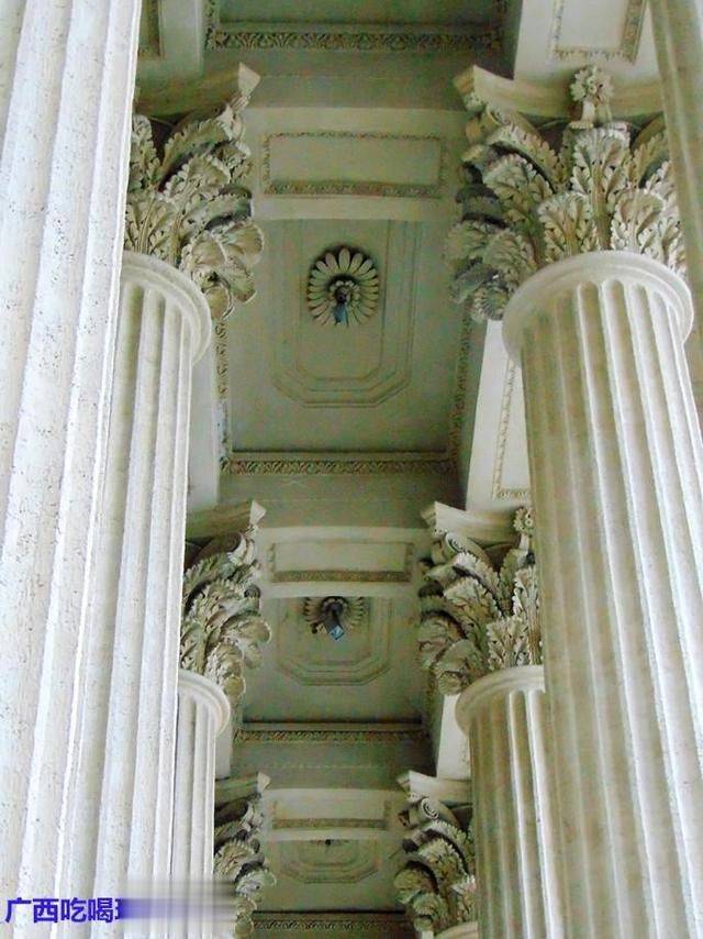 94根古典式廊柱，70米高的圆顶，组成圣彼得堡独一无二的大教堂