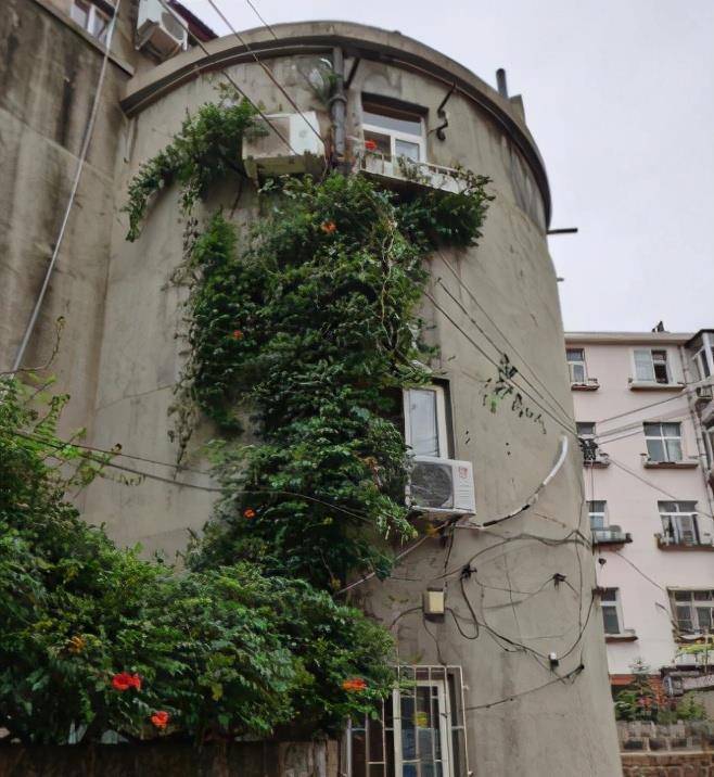 山东一家5口住炮楼58年，墙体厚72厘米，为通暖气花了十多年