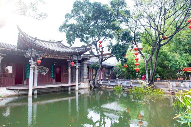 云南这座花园，根据《红楼梦》大观园打造，现成当地著名旅游景点