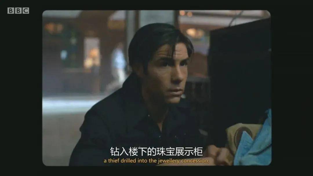 复古又带感的真实犯罪剧,还原专对白人下手的"比基尼杀手"_查尔斯·索