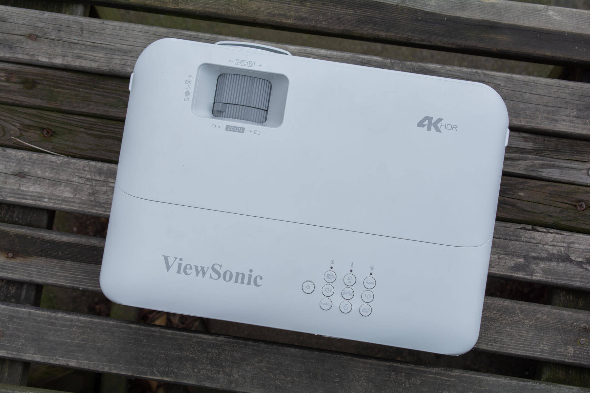 游戏,观影全都行——优派px701-4k投影仪开箱_遥控器