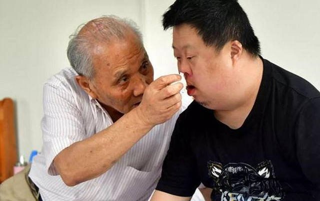 原创天生弱智却被誉为天才指挥家的舟舟曾火遍全国如今靠低保度日