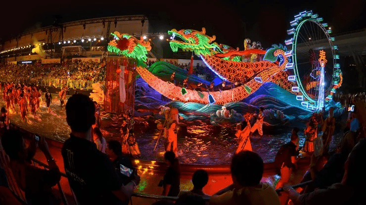 妆艺大游行文化多样,形式丰富新加坡的春节习俗其实与中华文化密不可
