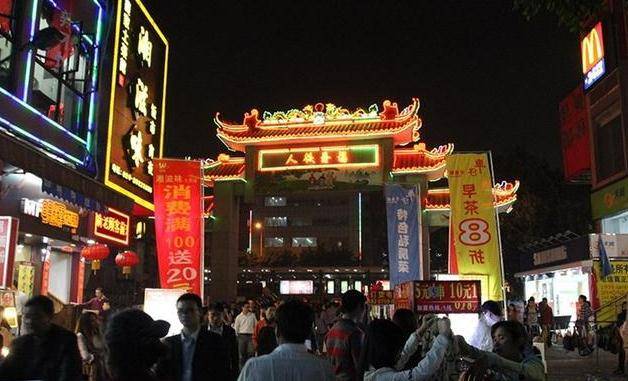 广州最落寞的城中村：曾经30万广漂齐聚，“握手楼”满是回忆