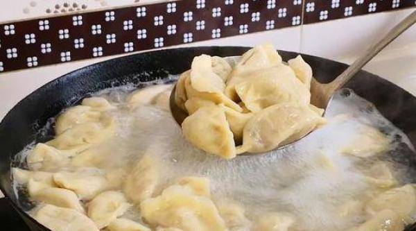 茄子肉馅饺子怎么包好吃 cf47b5f4d3cd45339bab4440246ee164.jpeg