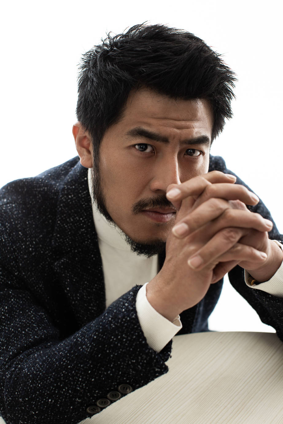 王铮再现《我才不要和你做朋友呢》"李五四"胡须造型 已秘密进组新戏