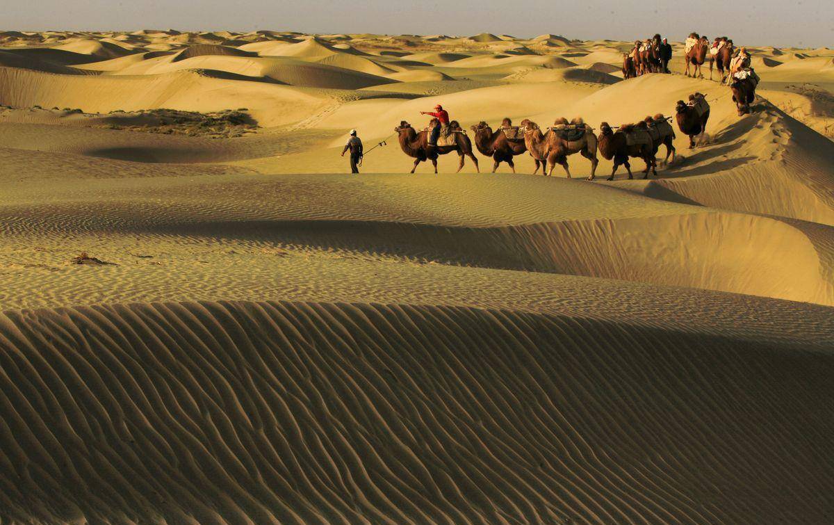 中国沙漠中出现超级工程，贯穿境内最长沙漠，总长度达到520公里