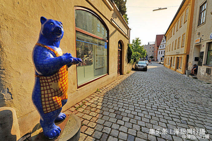 德国“隐世古城”，精致小巧却底蕴深厚，城市标志是头“熊”