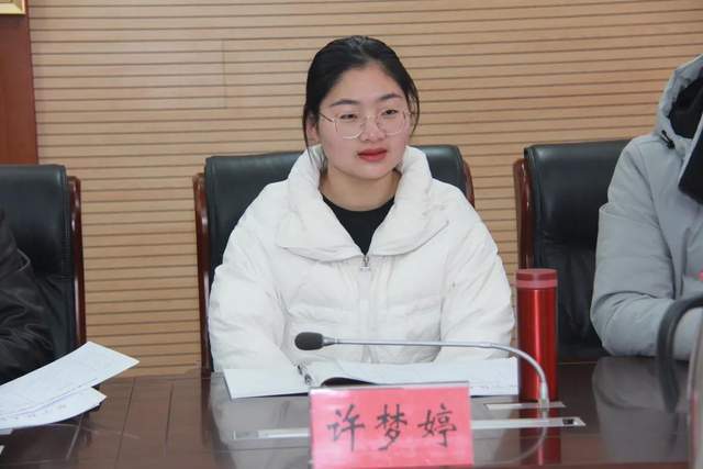 新入职人员做自我介绍参观院史馆,审判事务中心供稿:李天芳 ,刘 琪