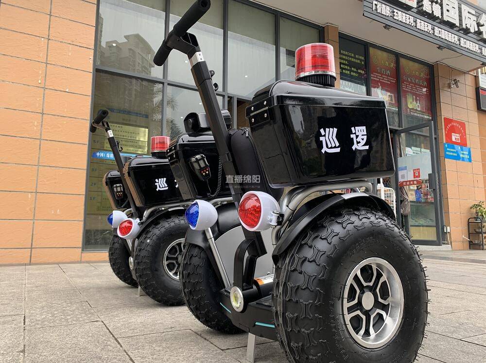 巡逻防控不走"寻常路" 警用平衡车上岗啦!