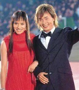 众所周知,黄品源和巫若萍都是艺术家,他们结婚了.