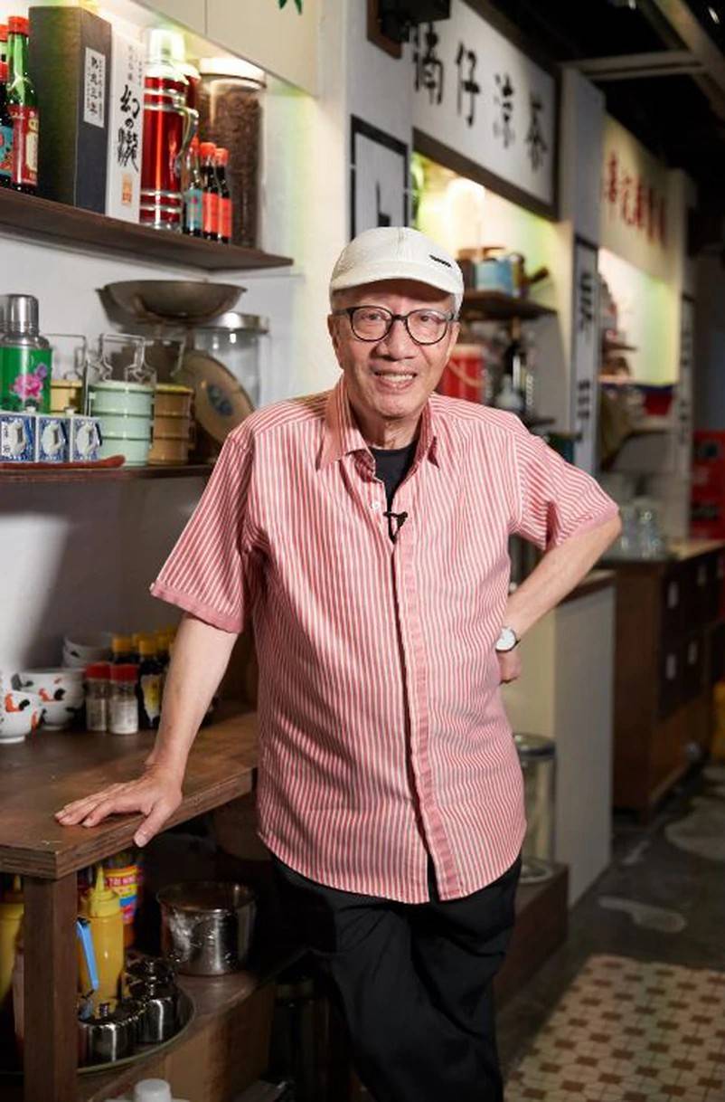 77岁"姜子牙"余子明罕有现身,效力无线43年,自曝拍戏差点丧命