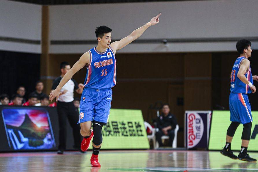 汕大杜兰特!"精致男孩"才是新秀之最?_朱松玮