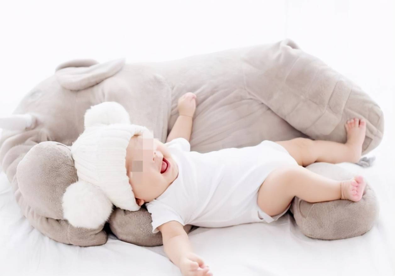 宝宝多大开始用枕头更合适 关于枕枕头的那些问题 建议宝妈收藏 孩子