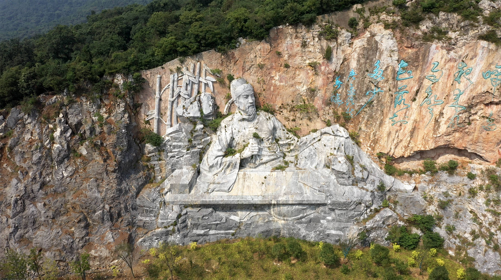 《你好,李焕英》火了,贾玲老家襄阳的这座山体雕塑,却鲜为人知