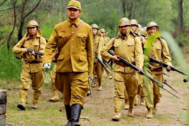 原创"鬼子进村"真实场景啥样?看完才知道,抗日剧里日军太善良了