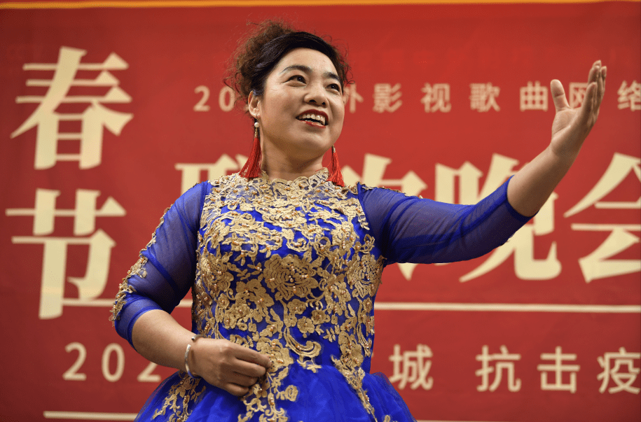 苏拉演唱的《草原夜色美》,高敬娟演唱的(桃花村)选段,马红梅演唱的