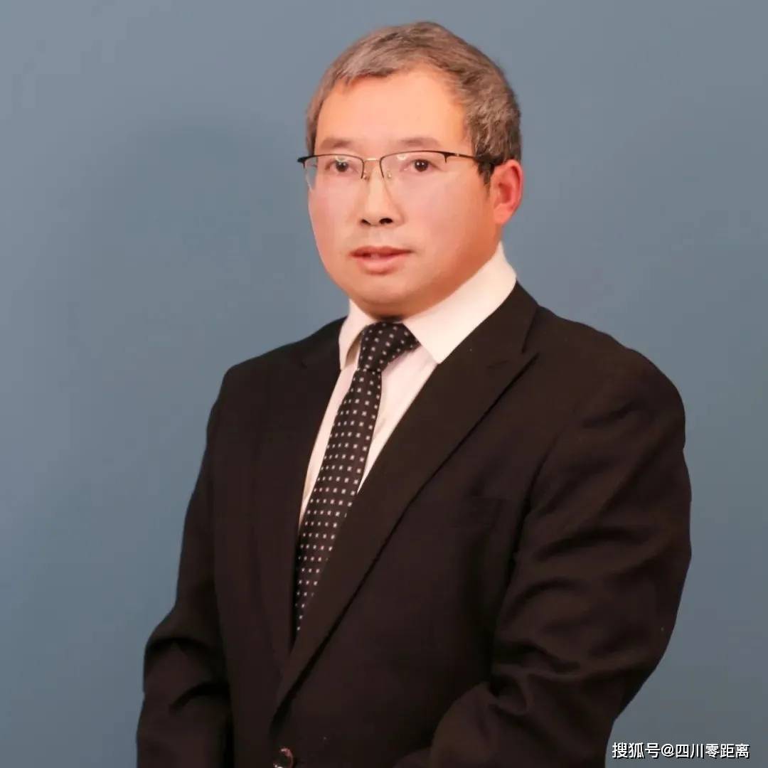 character introduction唐显万政治教师，高级教师四川省优秀班主任，绵阳市政治