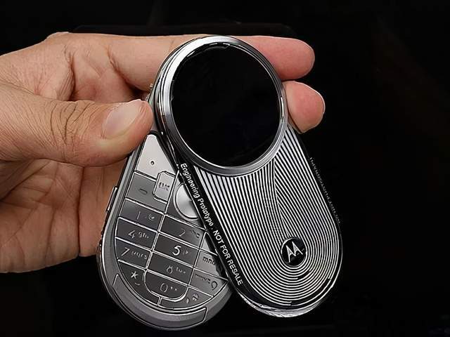 索尼手机7000 你说贵 08年的万元机长这样 Xperia