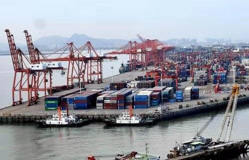 2020年,中国货物进出口总额达到32.2万亿元,成绩显著