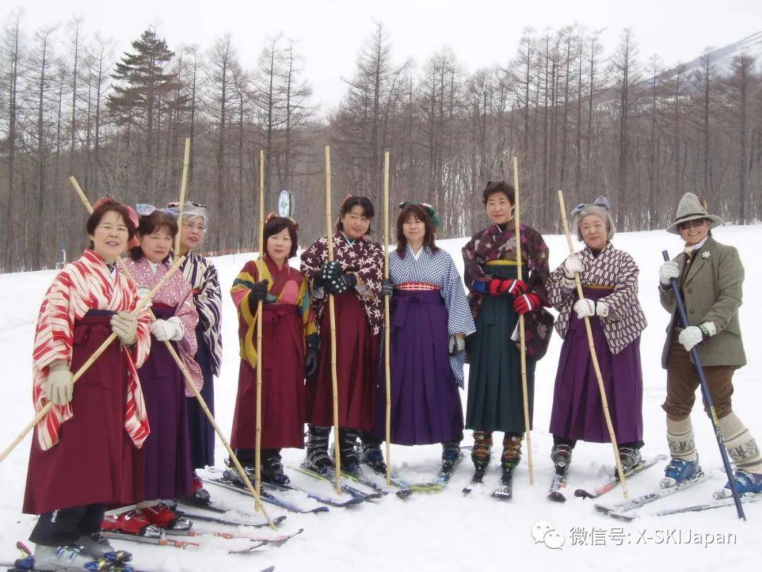 纪念日本滑雪兴起110周年 新潟系鱼川这家雪场“复活”当初的一根拐杖滑雪