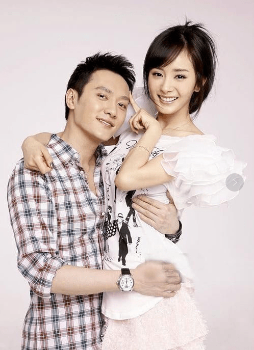 杨幂的第二个绯闻对象是胡歌,当时两人因为"仙剑3",被大家称为"景雪cp