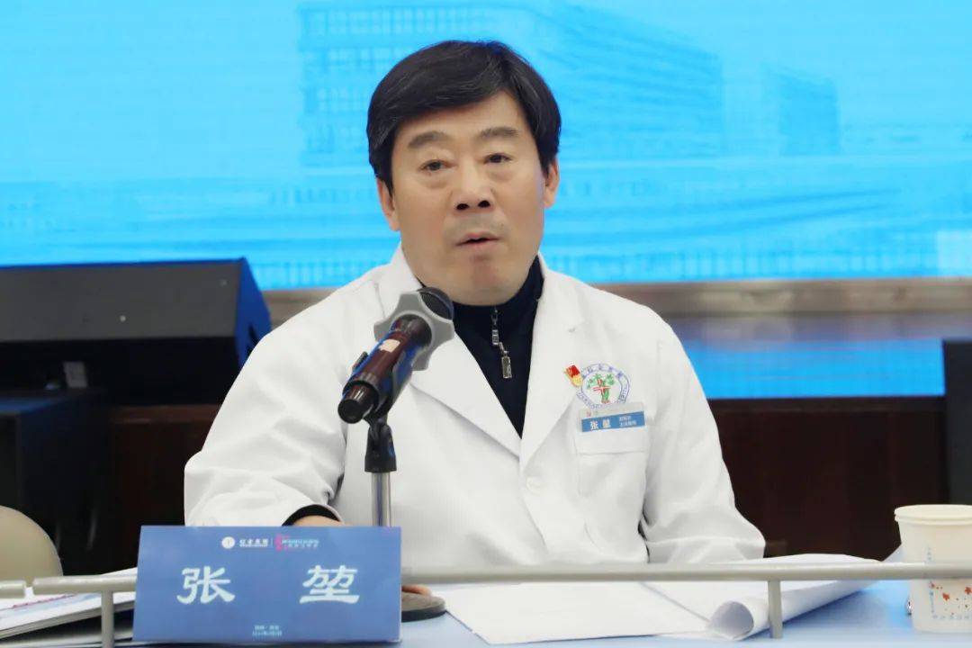 会议由西安市红会医院副院长张堃主持.