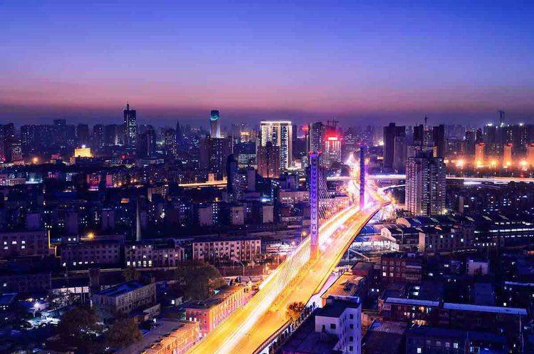 这座城市是中国八大古都之一，但大家却称它为火车拉来的城市