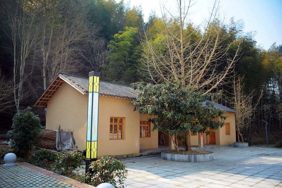 村民在山中建土砖屋 50多年后成 抢手货 看71岁奶奶为啥后悔 房子