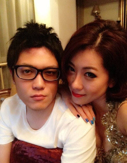 原创华谊二公子王天也国籍学历全家福曝光名字都是大哥起的