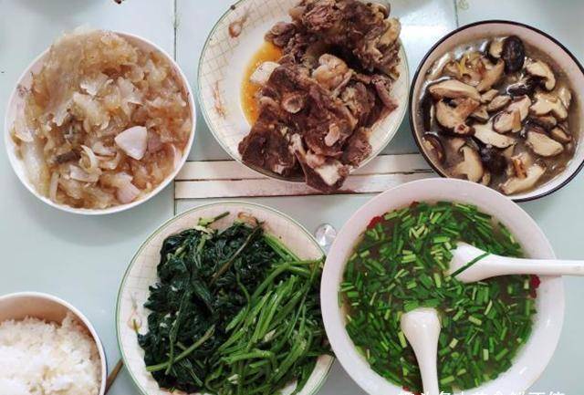 暑假怎么长肉 f76a79b0126048a2aefd68b4cfcc4f37.jpeg