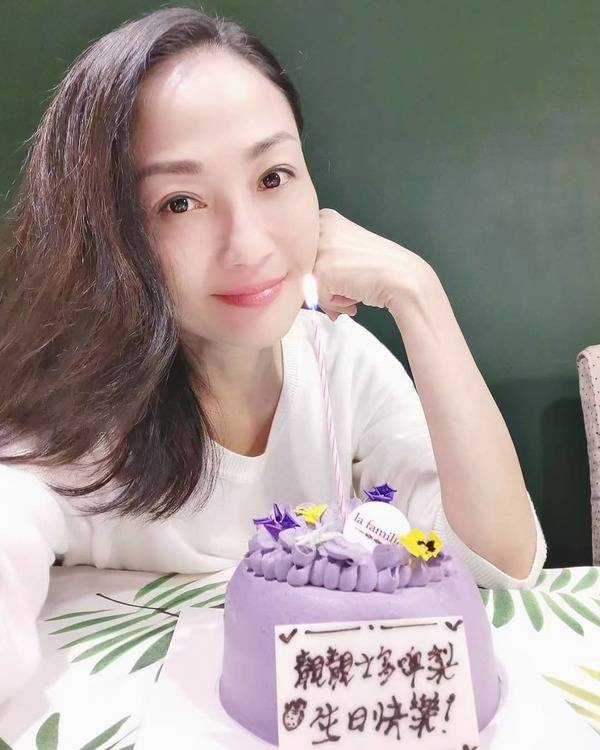 56岁亚姐杨玉梅与鲜肉拍剧集素颜回春,投资20家餐厅,至今未婚育