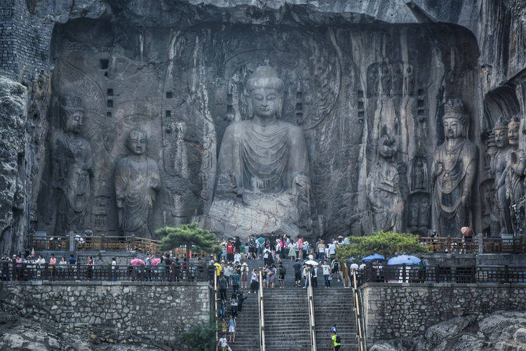 河南旅游必去景点，400年开凿出10万尊佛像，主尊竟是武则天？