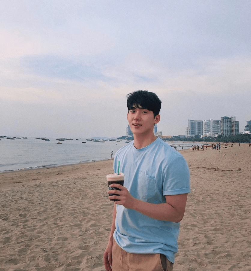 清爽干净的小哥哥,青春有型,阳光帅气