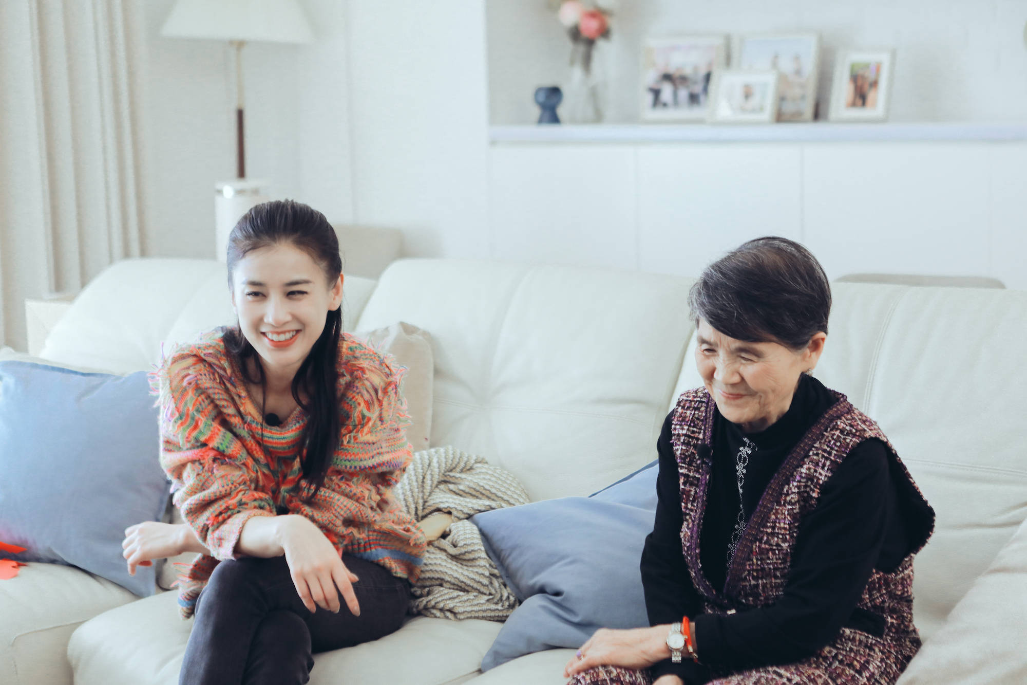 《婆婆和妈妈2》黄圣依教86岁婆婆跳女团舞 婆媳相处气氛融洽