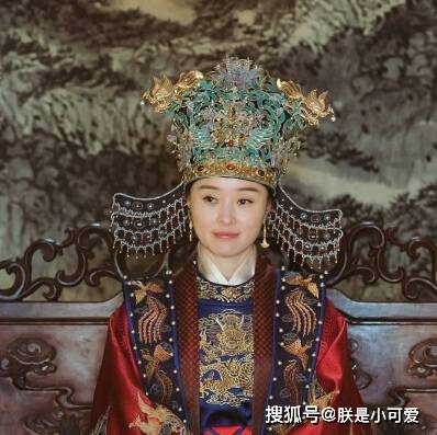 他也是偏爱孙嫔,毕竟有感情基础.可是张太后却很喜欢文静端庄的胡氏.