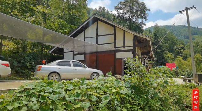 贵州老人花500万建山洞隐居16年免费给当地人借宿