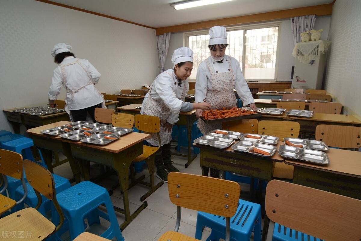 跟谁学被指教师资格证造假北京严禁学校参与小饭桌经营合作