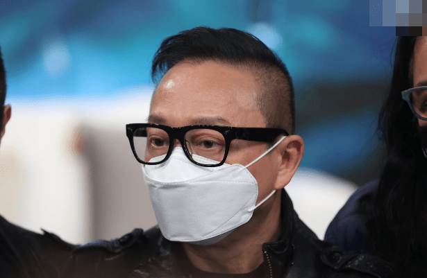 乐坛才子唐奕聪猝逝,好友齐聚悼念伤感落泪,生前无子留下遗孀独自面对