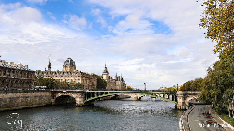 走进巴黎塞纳河畔，实拍修复中的巴黎圣母院，外观依旧壮观独特