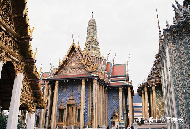数不清的泰国寺庙，吃不完的夜市小店，幸福指数最高的一个国家