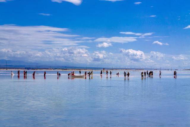 青海茶卡盐湖，被誉为中国的天空之镜，值得去看看