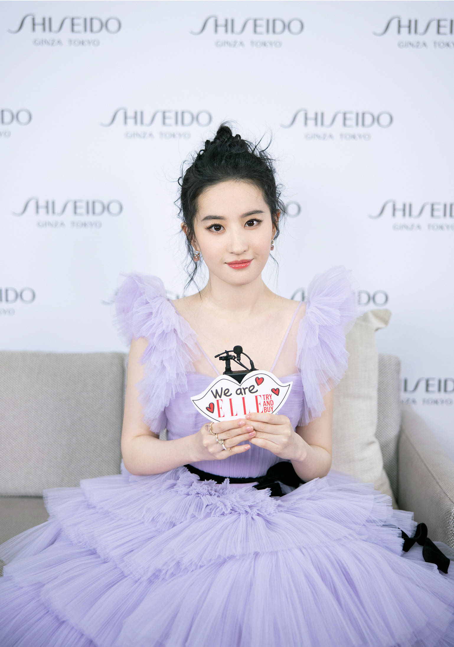 三套高定备选却选了一件成衣?刘亦菲才是真凡尔赛