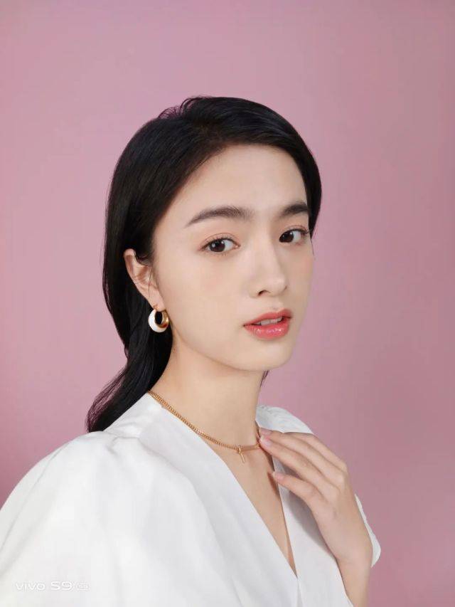 自拍|vivo新晋自拍王来了！前置4400万双摄，颜值鲨人馋哭票圈