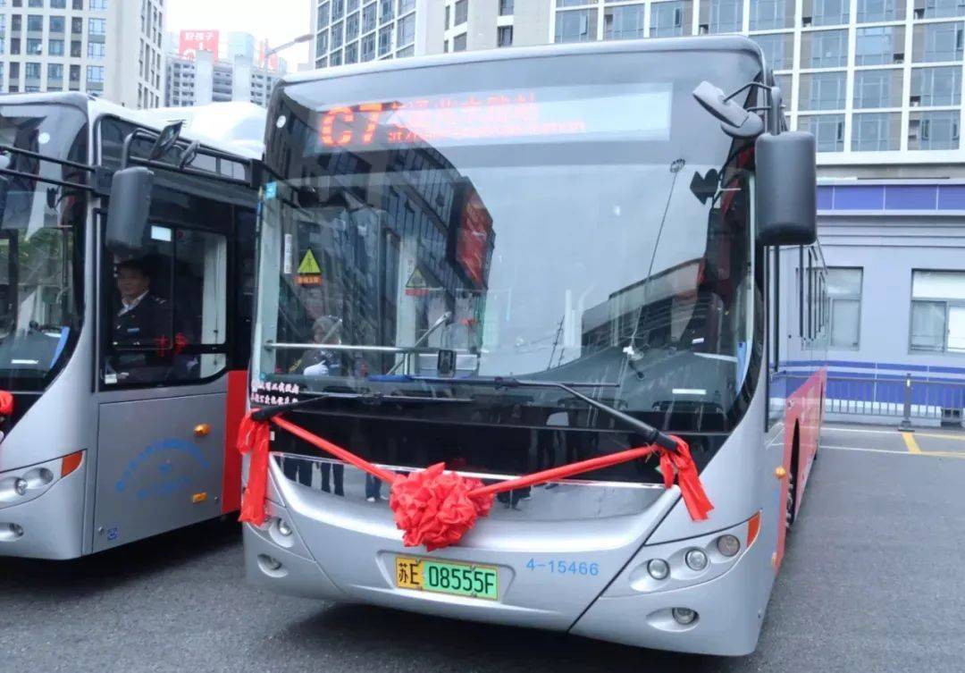 开通4条对接上海的省际公交线路,为昆山南部片区连接上海交通网络建立