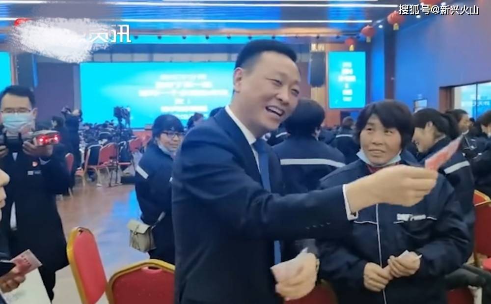 原创三八妇女节，公司给女员工过节发百万现金 ,老板：公司是她们娘家