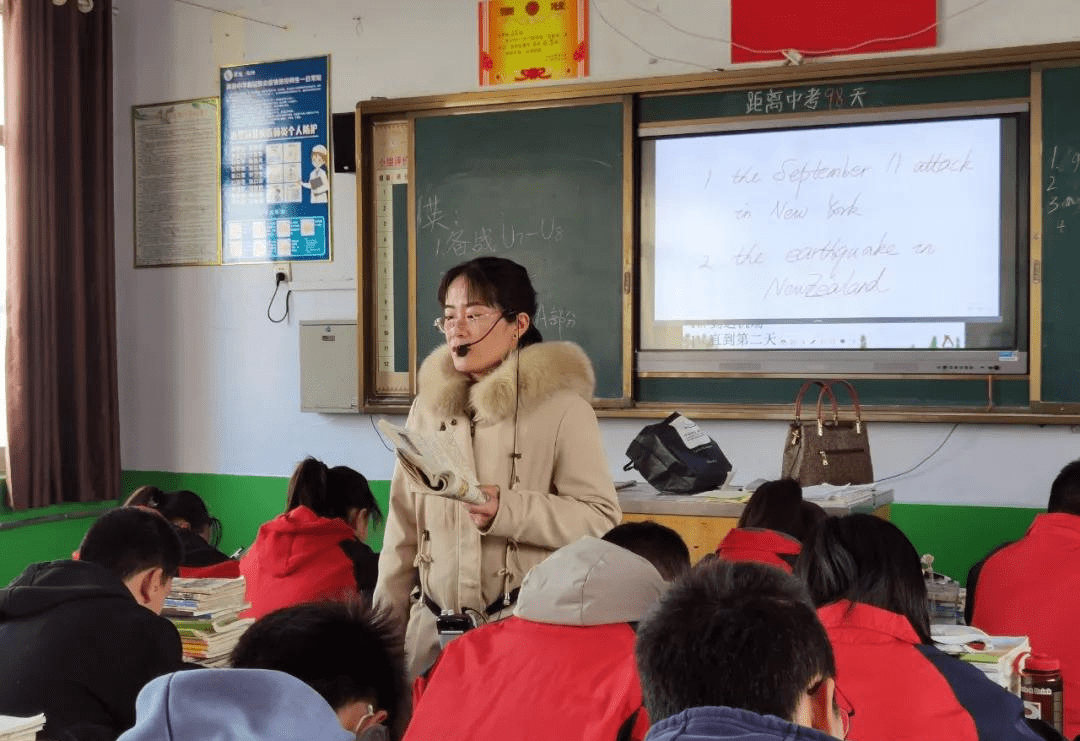 向舜耕中學全體女教職工緻敬!