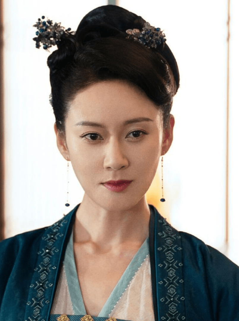 原创赘婿最美丈母娘才38岁剧外穿露脐装配牛仔裤身材不输宋轶