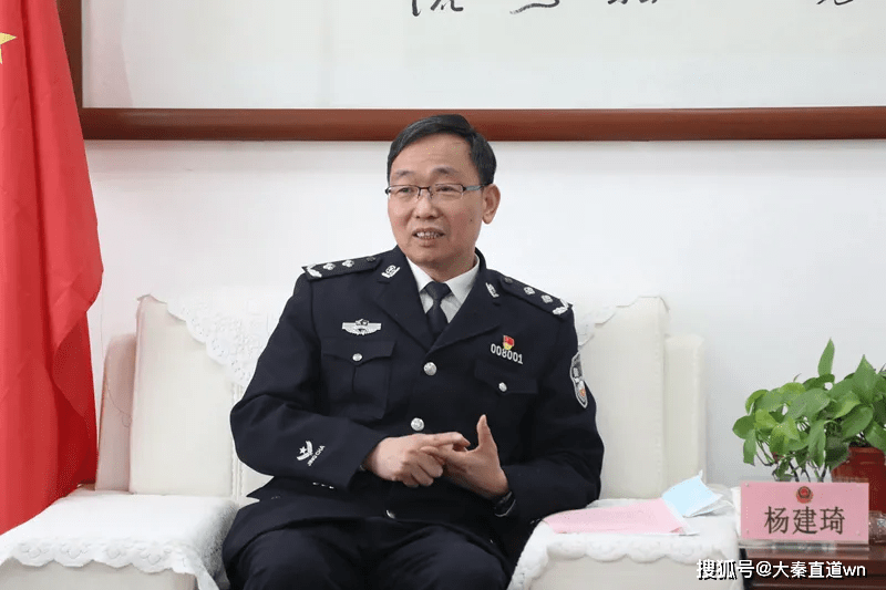 三八妇女节杨建琦与全市优秀女警代表座谈交流