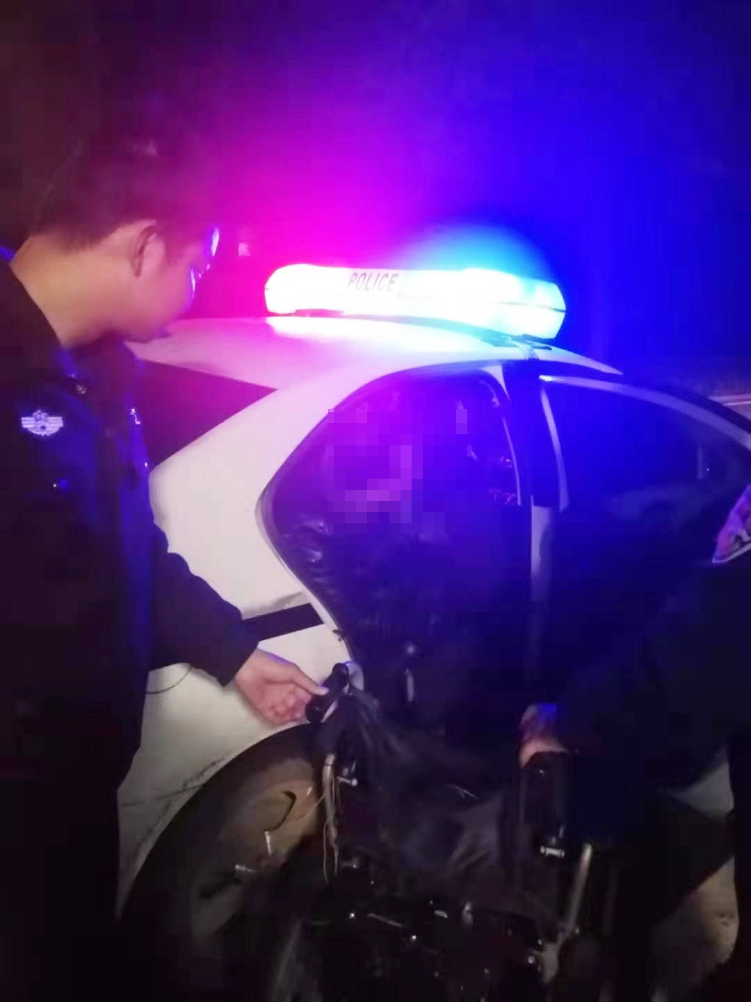 据了解,3月6日晚上8时30分左右,桑庄派出所接到辖区一群众报称:一位三